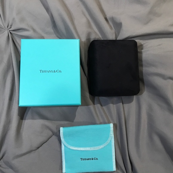 Tiffany & Co T wire White Gold bracelet - Picture 6 of 7